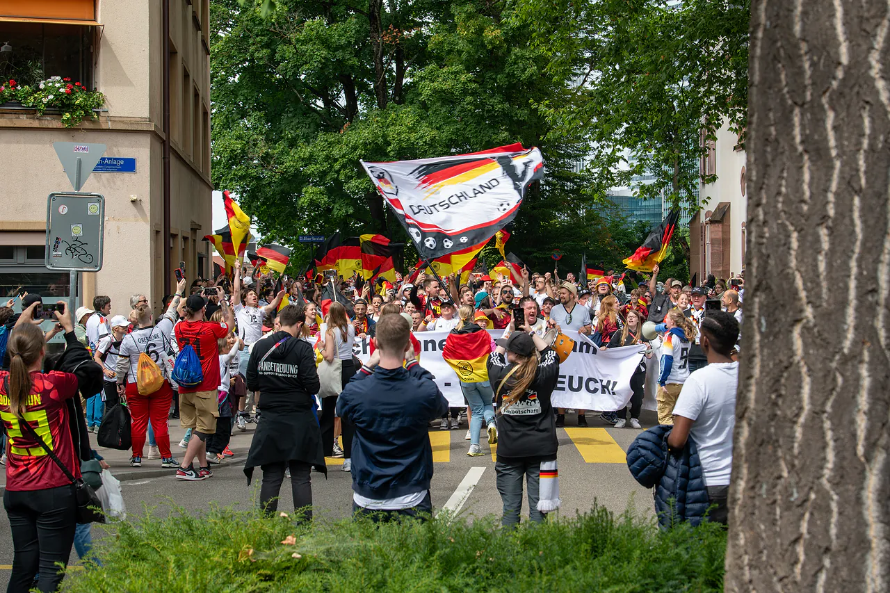 Frauen-EM 2025 – Fanmarsch
