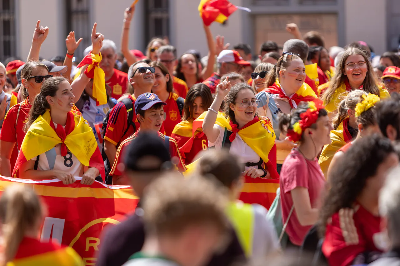 Frauen-EM 2025 – Fans in Basel